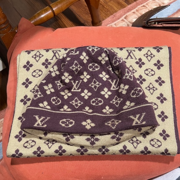 Original Louis Vuitton Hat and Scarf set - Picture 1 of 7
